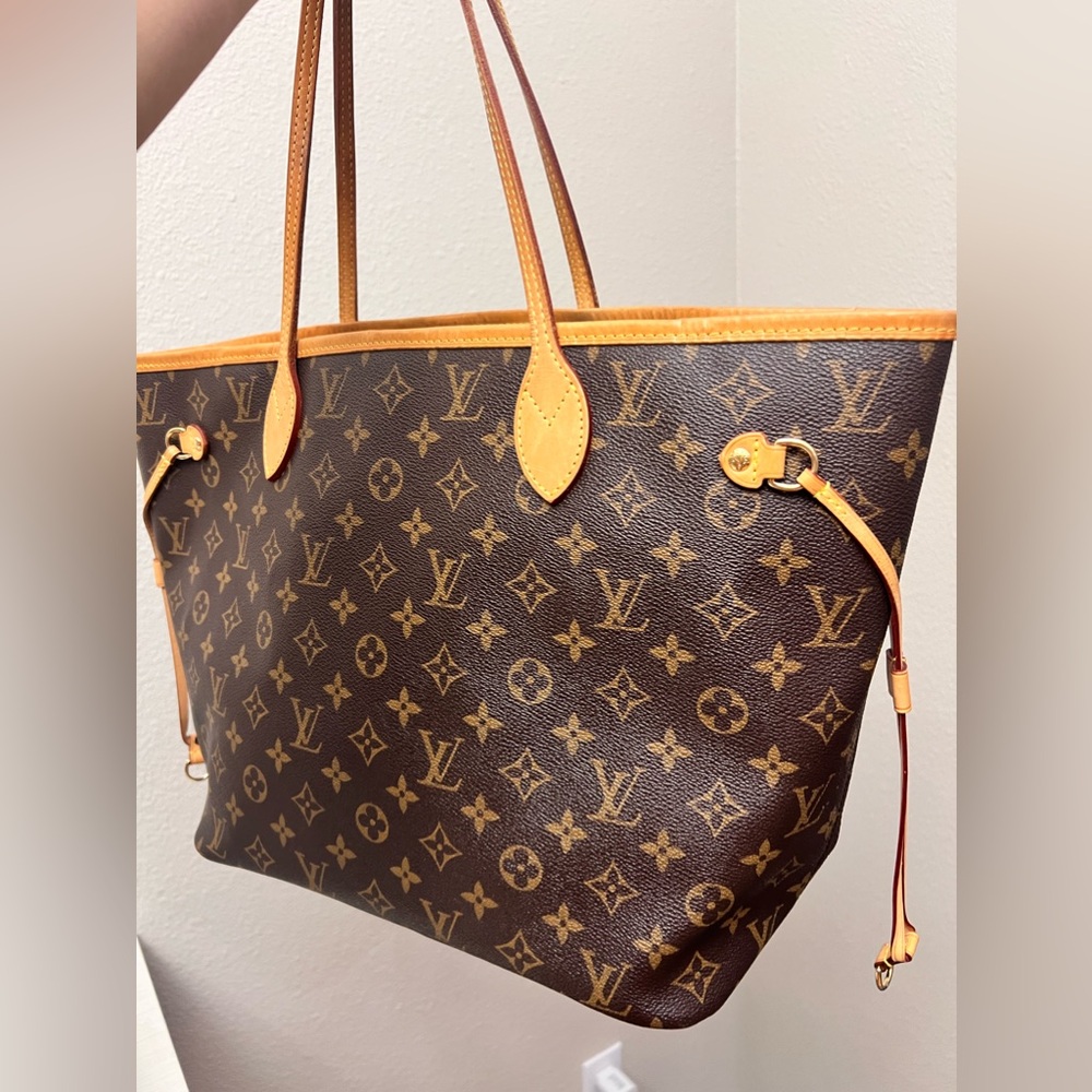 Authentic LOUIS VUITTON Neverfull handbag
